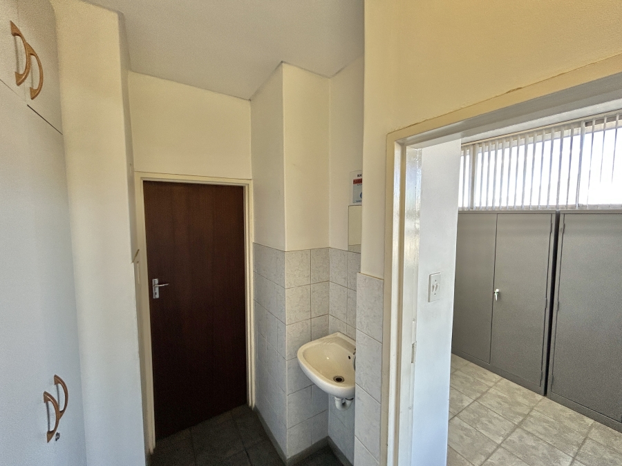 To Let Commercial Property for Rent in Paarden Eiland Western Cape